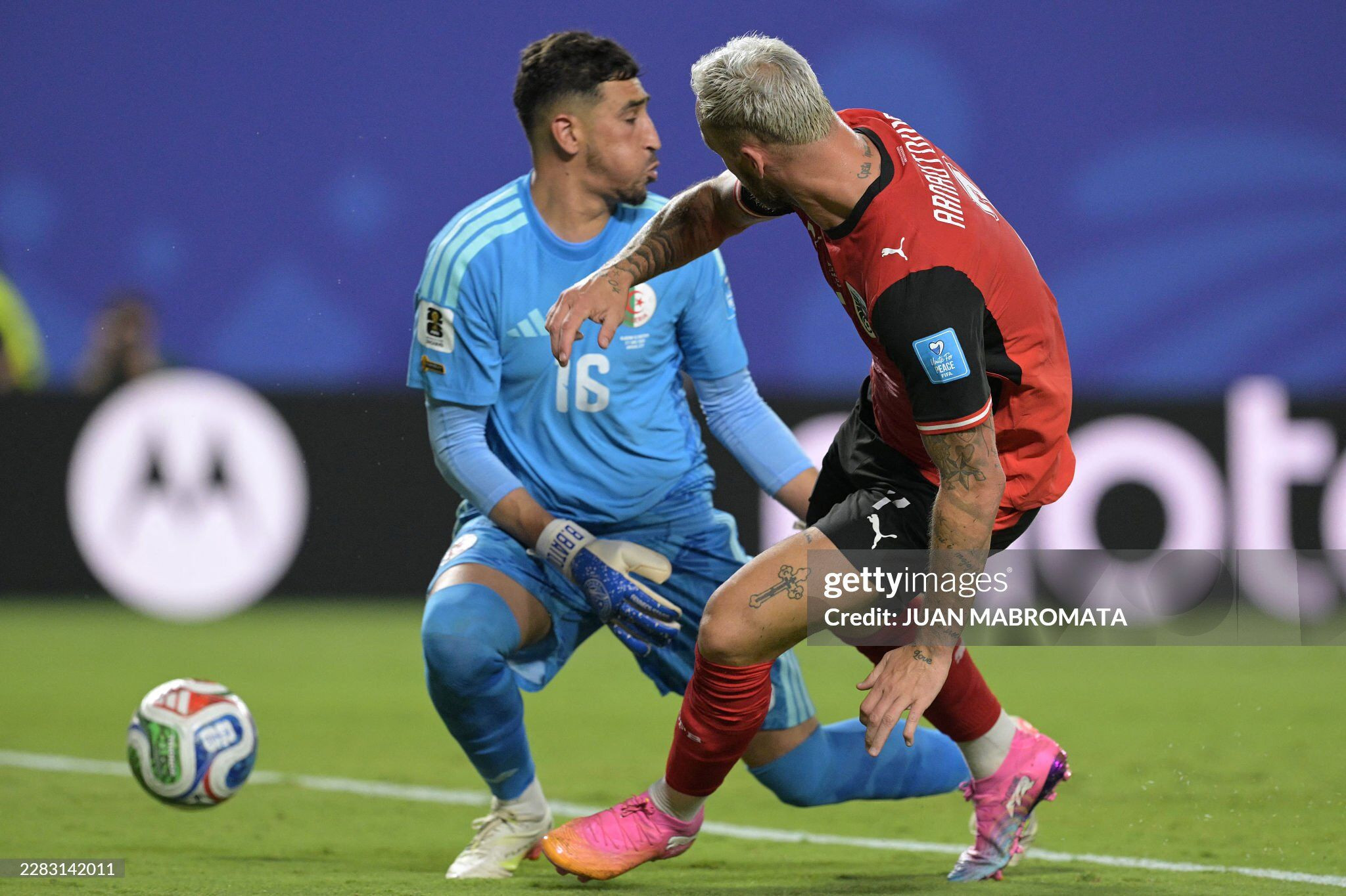 Arnautovic ghi bàn mở tỷ số cho đội tuyển Áo trong trận gặp Algeria