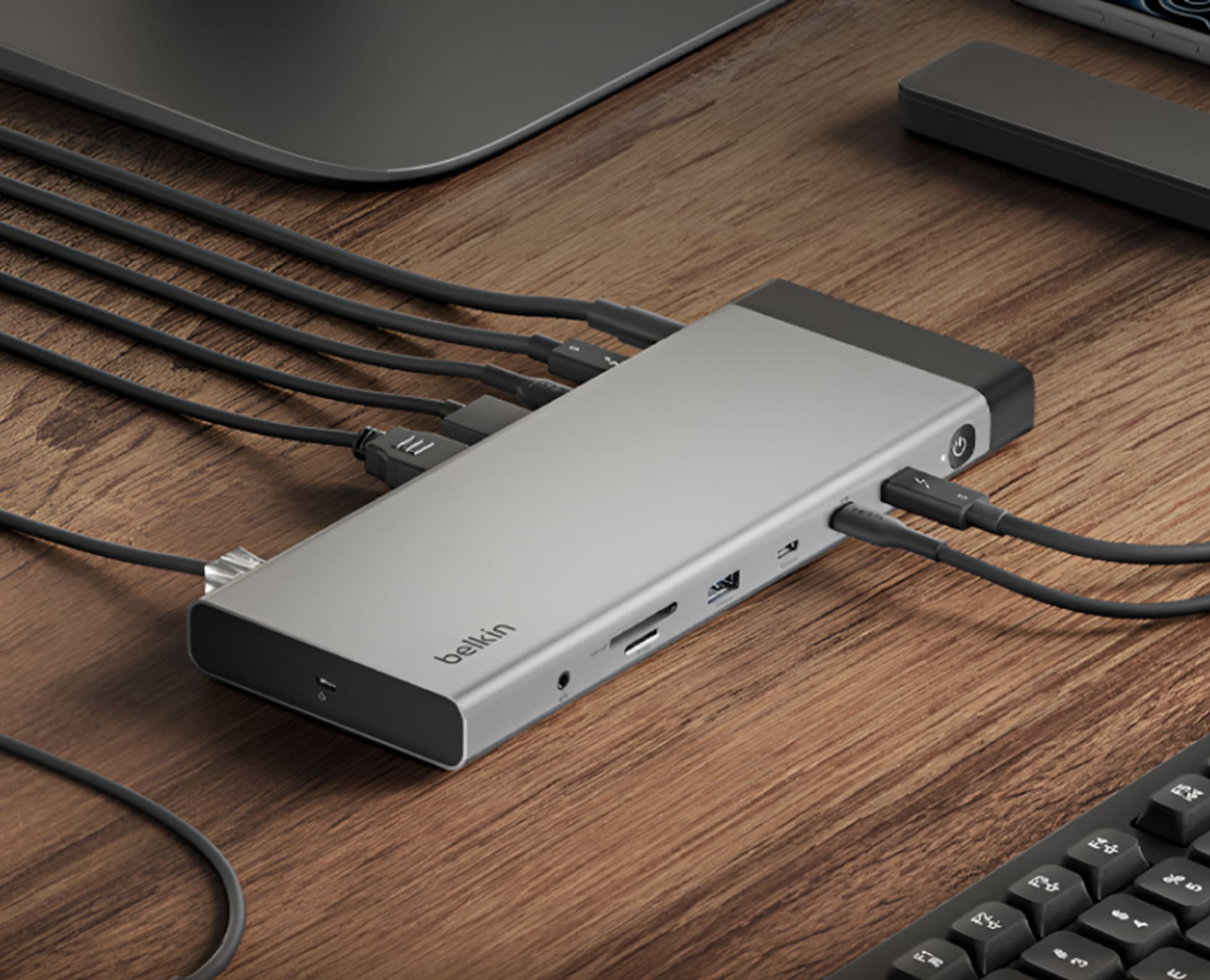 Trạm kết nối Belkin 14-in-1 Thunderbolt 5 dock với thiết kế nhôm sang trọng.