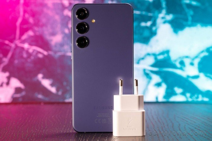 Thiết kế khung nhôm phẳng và tinh tế của Galaxy S24 Plus