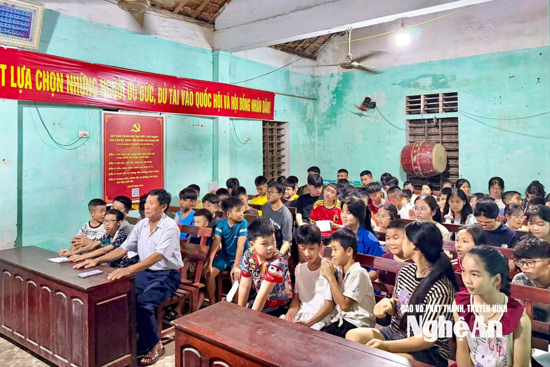 Một buổi sinh hoạt Hè tại một nhà văn hóa khối trên địa bàn phường Thái Hòa.