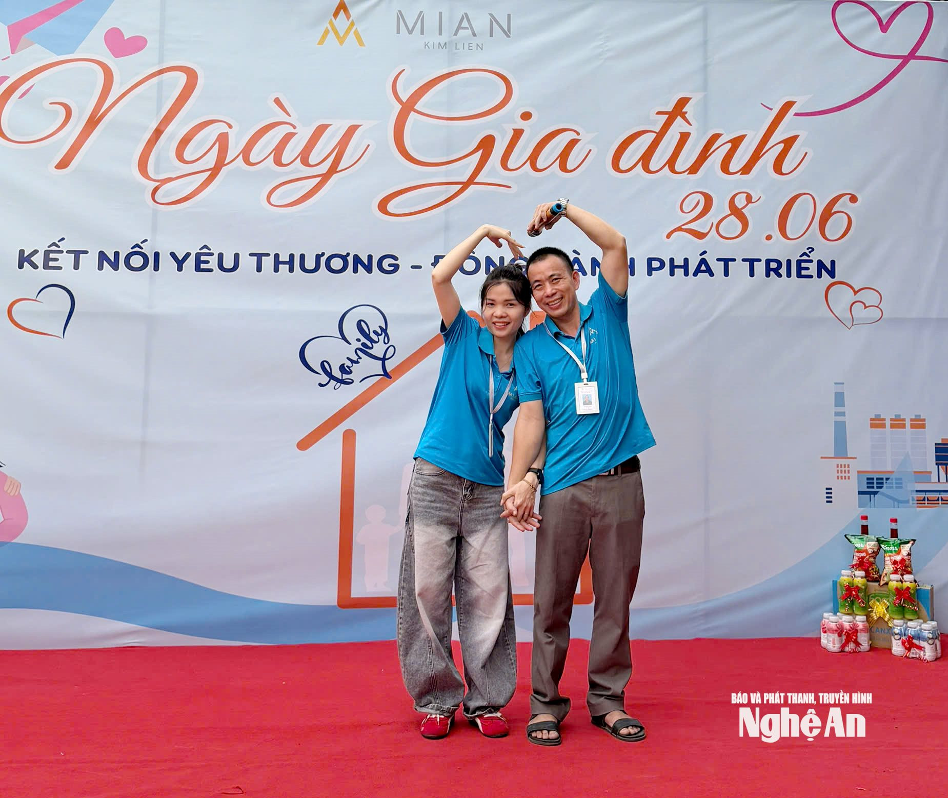 vợ chồng công nhân Ảnh CSCC1