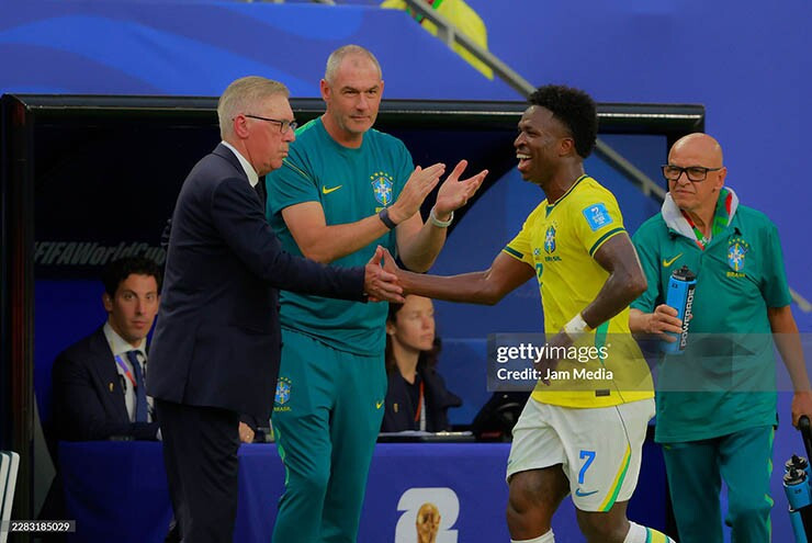 Vinicius Junior đánh giá cao tầm ảnh hưởng của HLV Carlo Ancelotti đối với đội tuyển Brazil