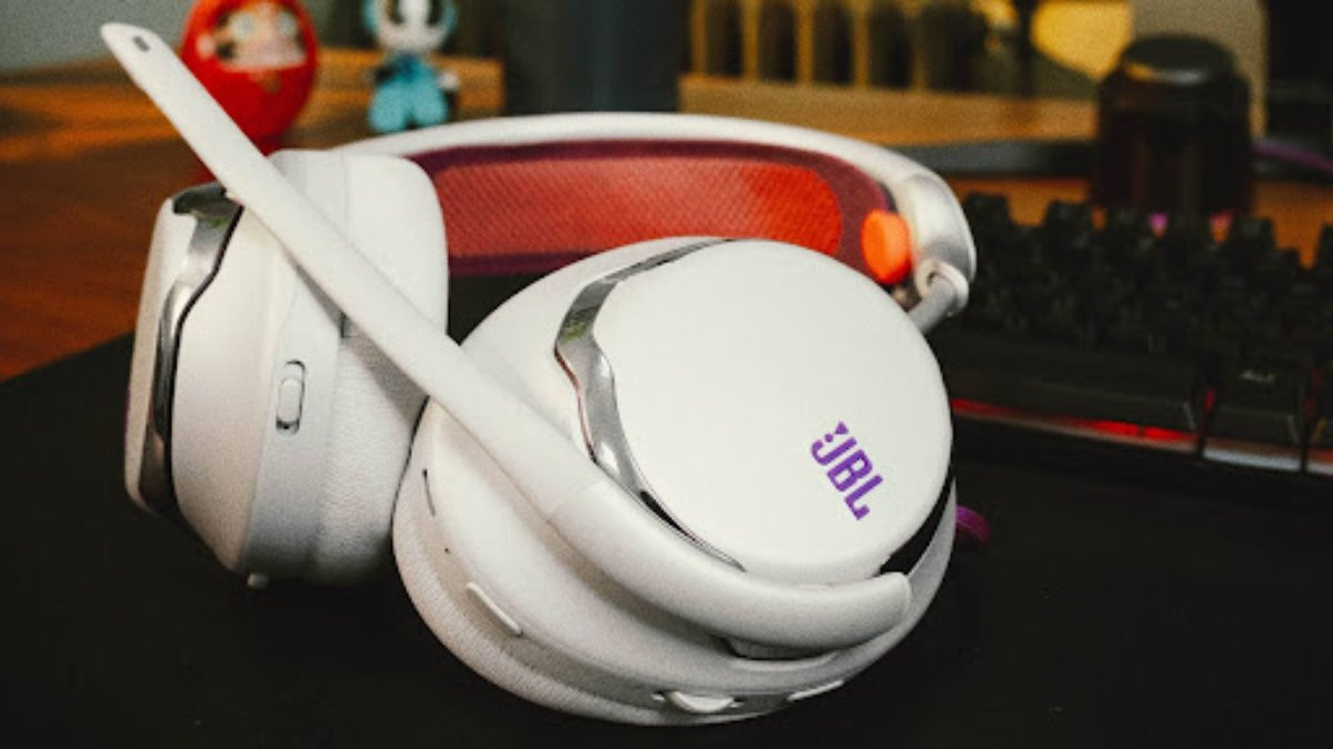 Cận cảnh tai nghe cao cấp JBL Quantum 950