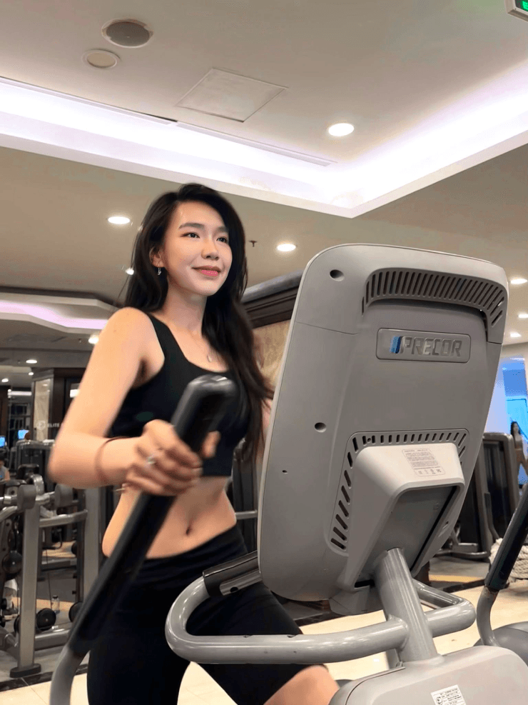 Thần thái chuyên nghiệp của người mẫu ảnh sinh năm 2002