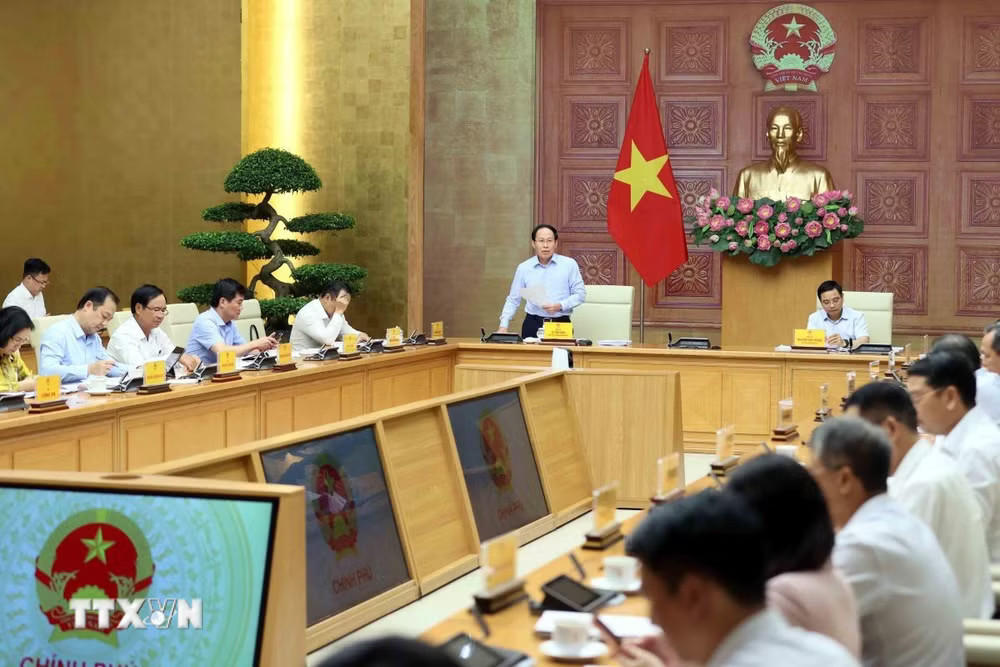 ttxvn-pho-thu-tuong-le-tien-chau-va-pho-thu-tuong-nguyen-van-thang-do-thi-dac-biet-va-dac-khu-kinh-te-1.jpg