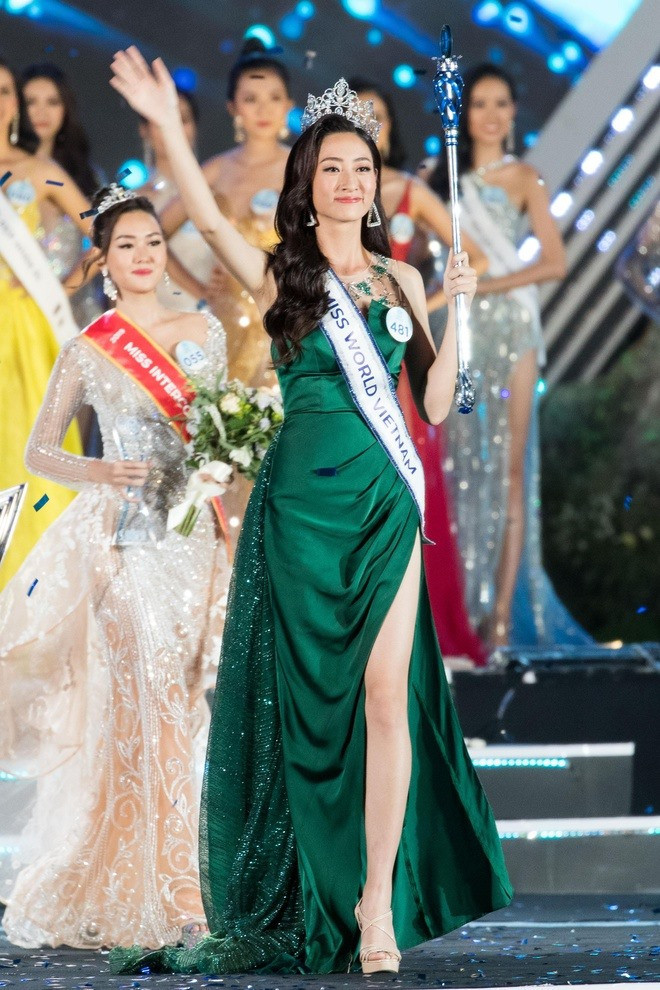 Khoảnh khắc đăng quang đầy cảm xúc của Lương Thùy Linh tại Miss World Việt Nam 2019.