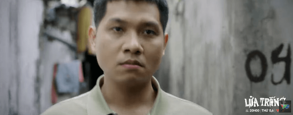 Viên vượn bám đuôi Tài trong tình thế đầy kịch tính.