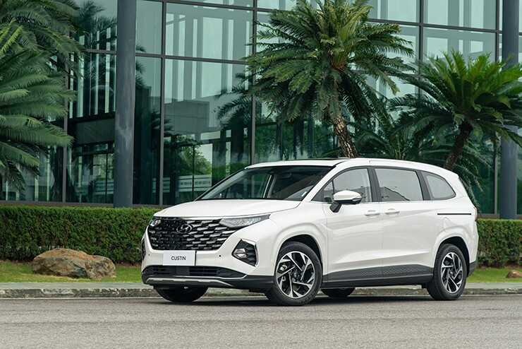 Hyundai Custin sở hữu thiết kế hiện đại và không gian rộng rãi cho gia đình