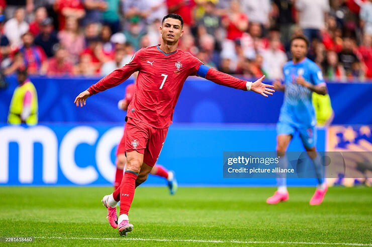 Sau hơn 2 thập kỷ cống hiến không ngừng nghỉ, sự nghiệp quốc tế của Ronaldo sẽ khép lại sau World Cup 2026?