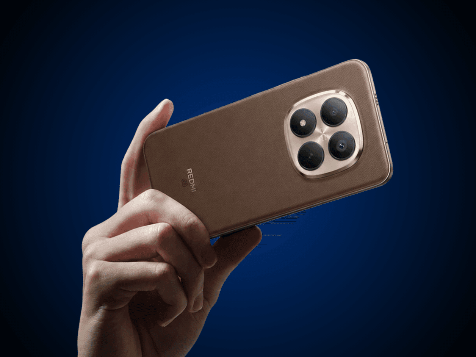 Điện thoại Redmi Note 15 Pro Plus với thiết kế cụm camera đặc trưng