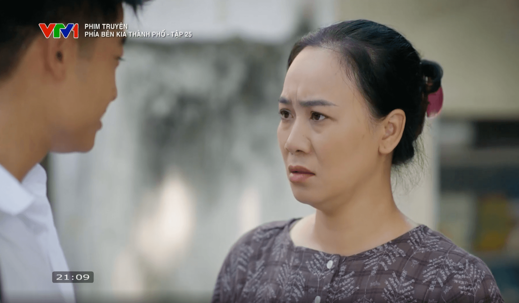 Nhân vật Cương nhận ra sai lầm sau những biến cố bạo lực trong tập 25 Phía bên kia thành phố.