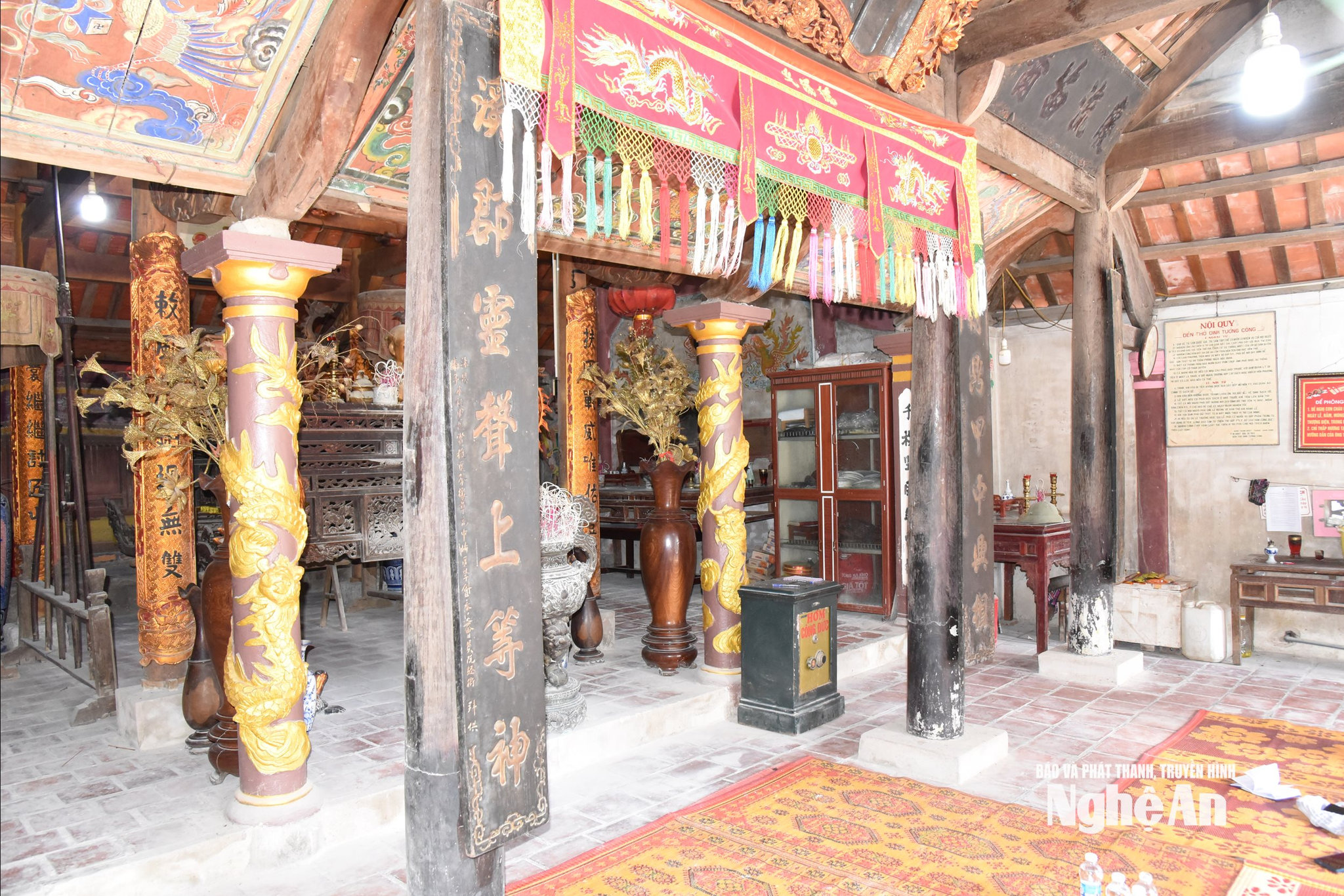 Quang cảnh Hạ điện đền thờ Đinh Bạt Tuỵ