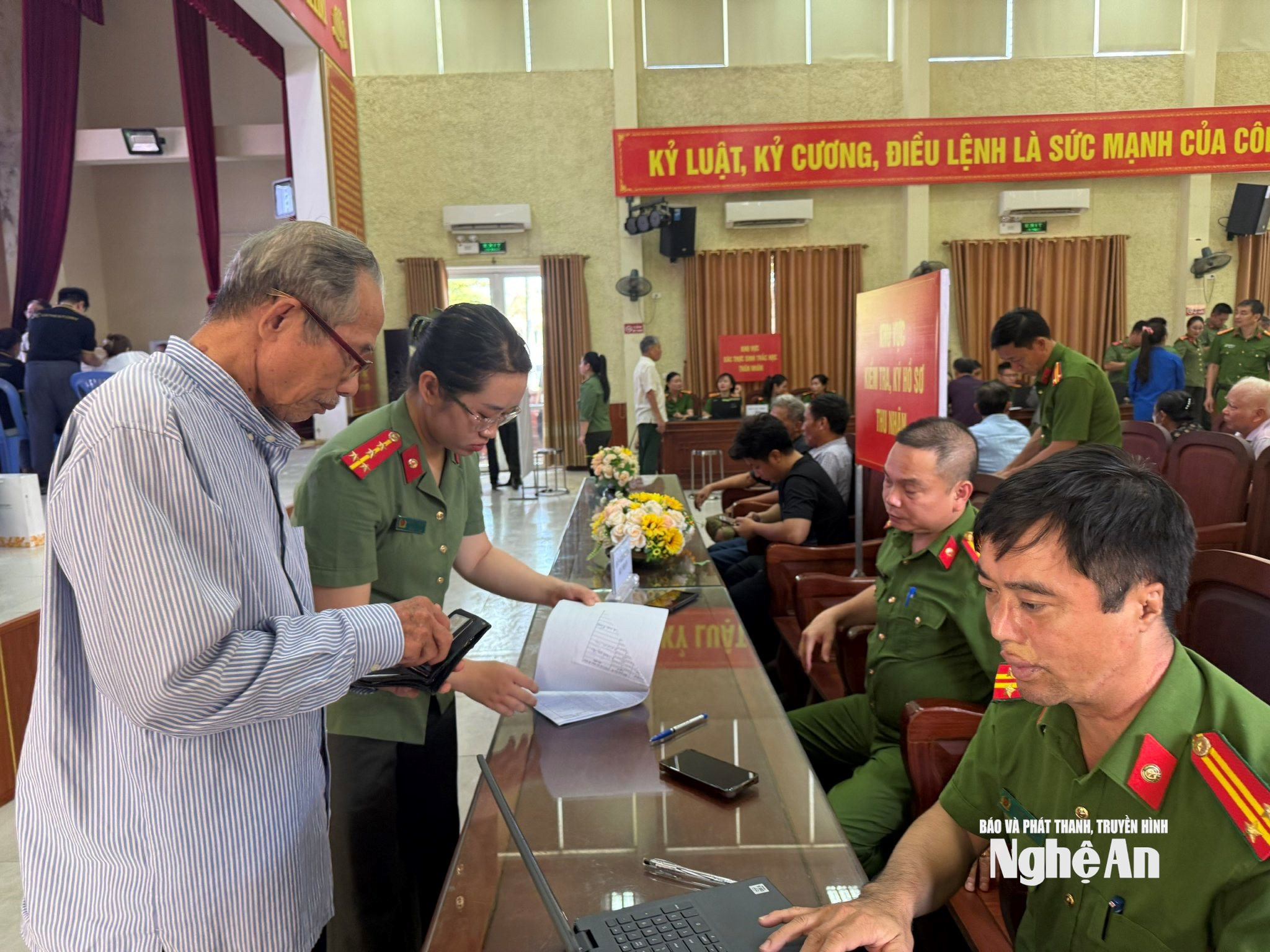 Tại điểm Trường Vinh đã thu nhận hơn 2000 mẫu sinh phẩm