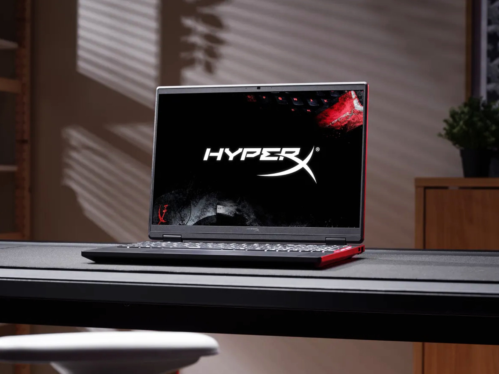 HP HyperX Omen 15 được trang bị bàn phím số đầy đủ, một tính năng hiếm thấy trên các dòng laptop gaming 15 inch.