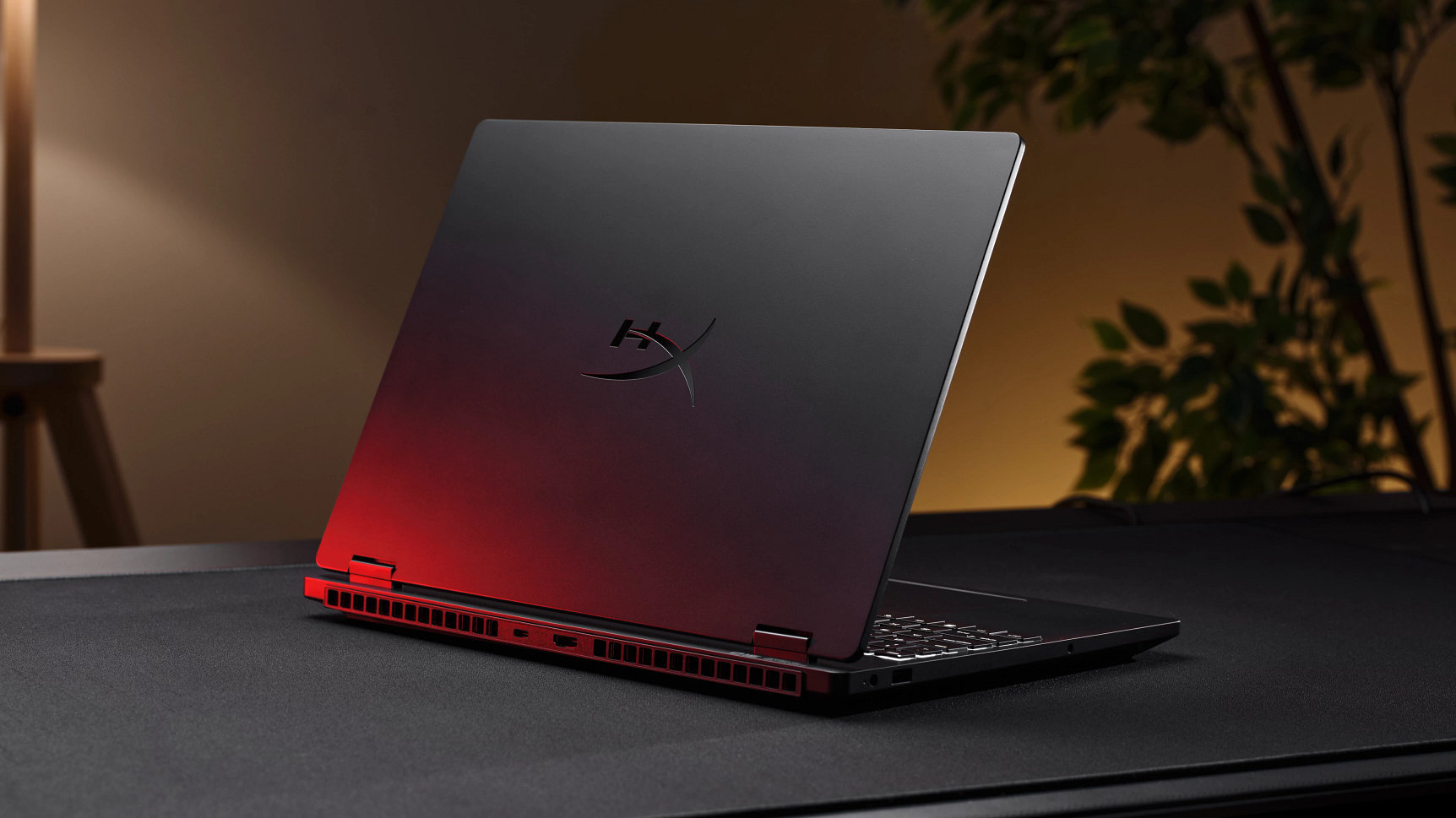 Thiết kế tản nhiệt và cấu trúc bên trong của HP HyperX Omen 15 phiên bản mới.