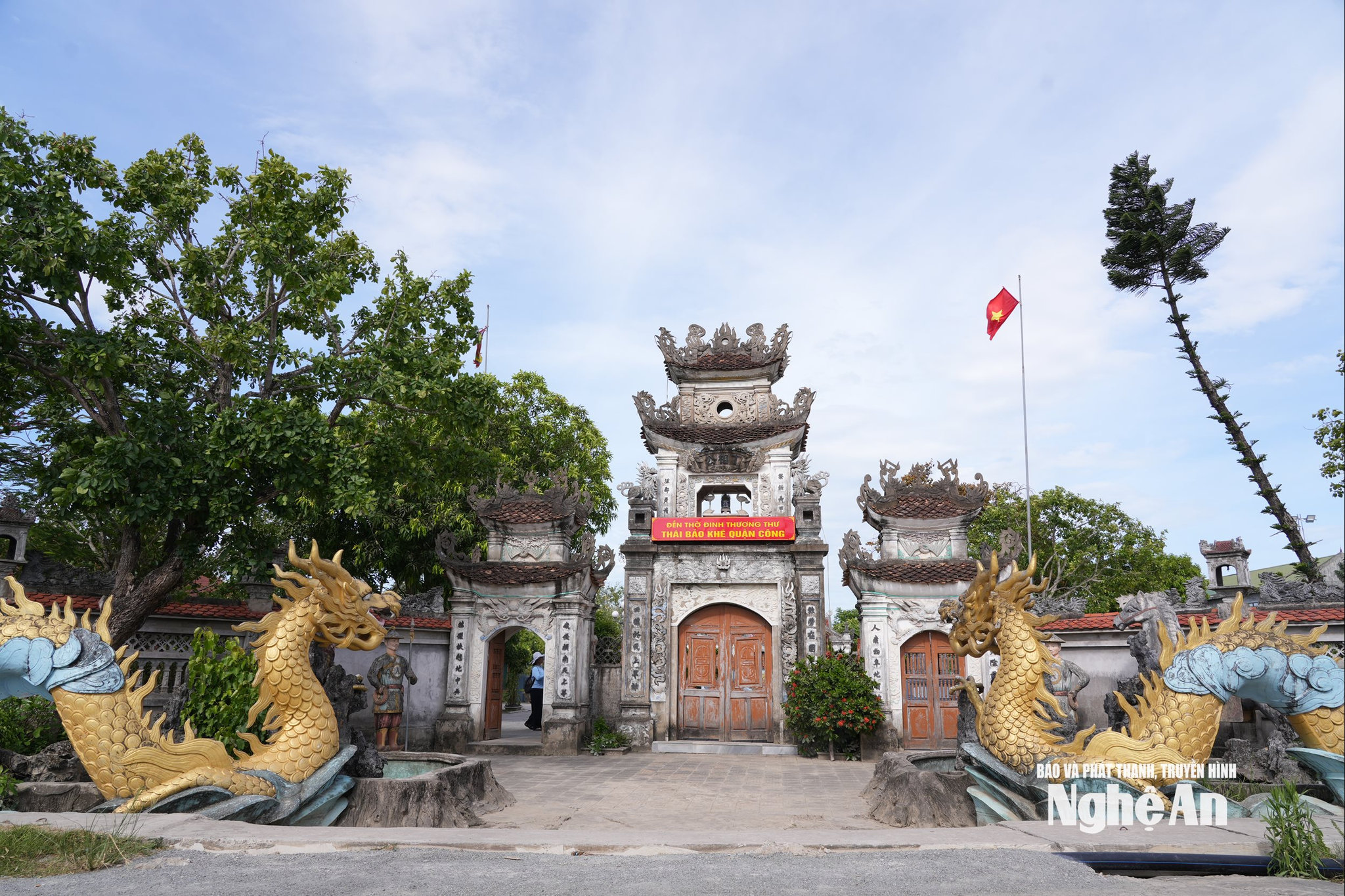 bna_dbtuy06032.jpg