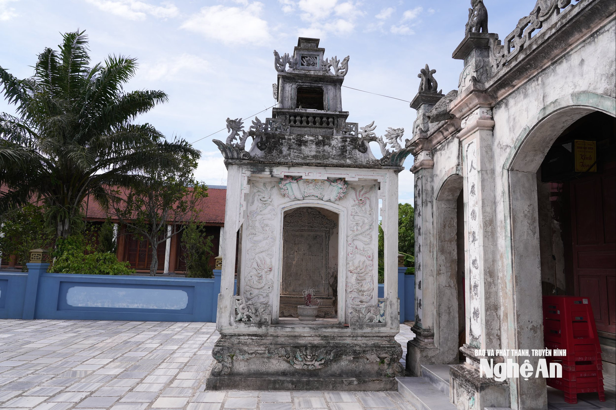bna_dbtuy06034.jpg