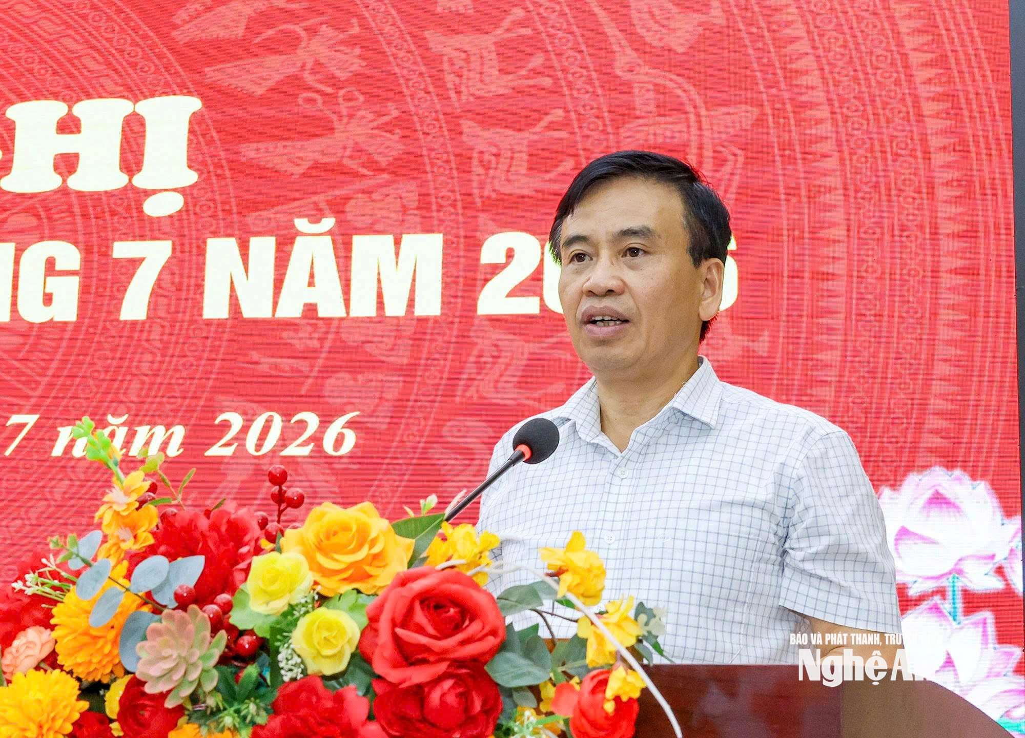 Đồng chí Nguyễn Bá Hảo báo cáo công tác báo chí thàng 6 năm 2026
