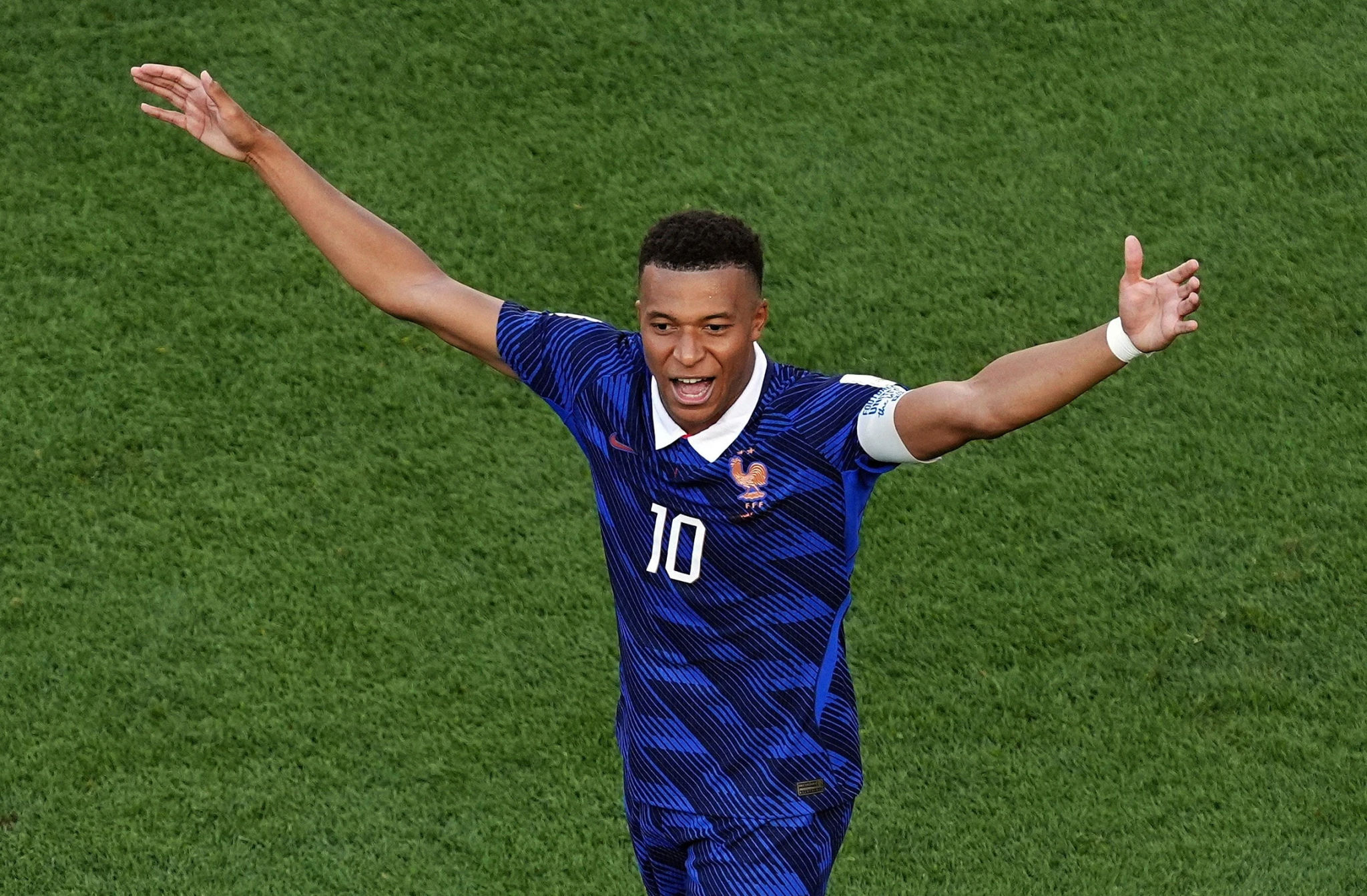 Kylian Mbappe trong màu áo đội tuyển Pháp
