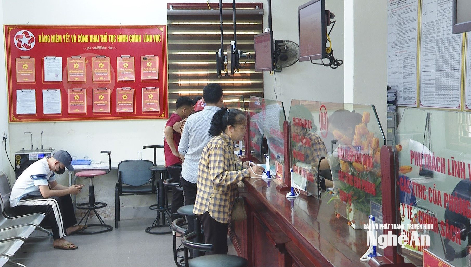  Trung tâm phục vụ hành chính công xã Tương Dương. Ảnh Nguyễn Toàn