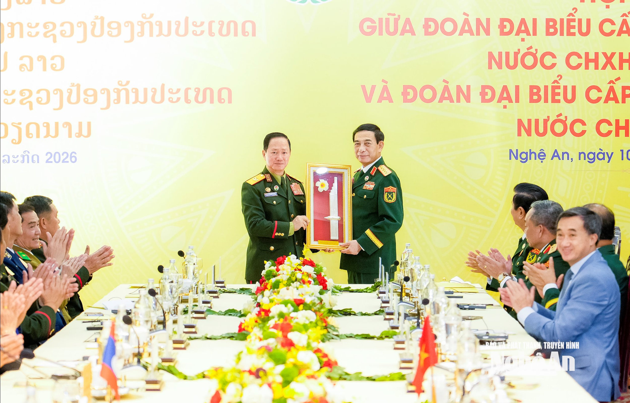 Hội đàm giữa Bộ trưởng Bộ Quốc phòng Việt Nam và Bộ trưởng Bộ Quốc phòng Lào
