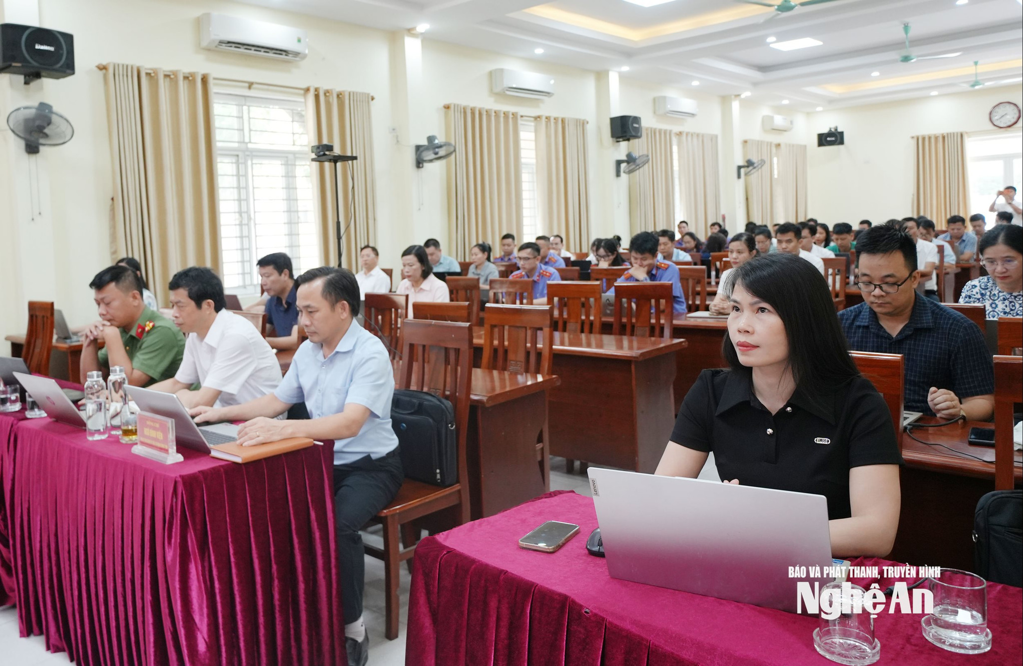 Đại biểu tham dự hội nghị 2