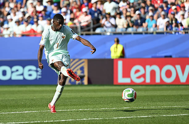 Dembele nhân đôi cách biệt cho tuyển Pháp. Ảnh: Getty Images