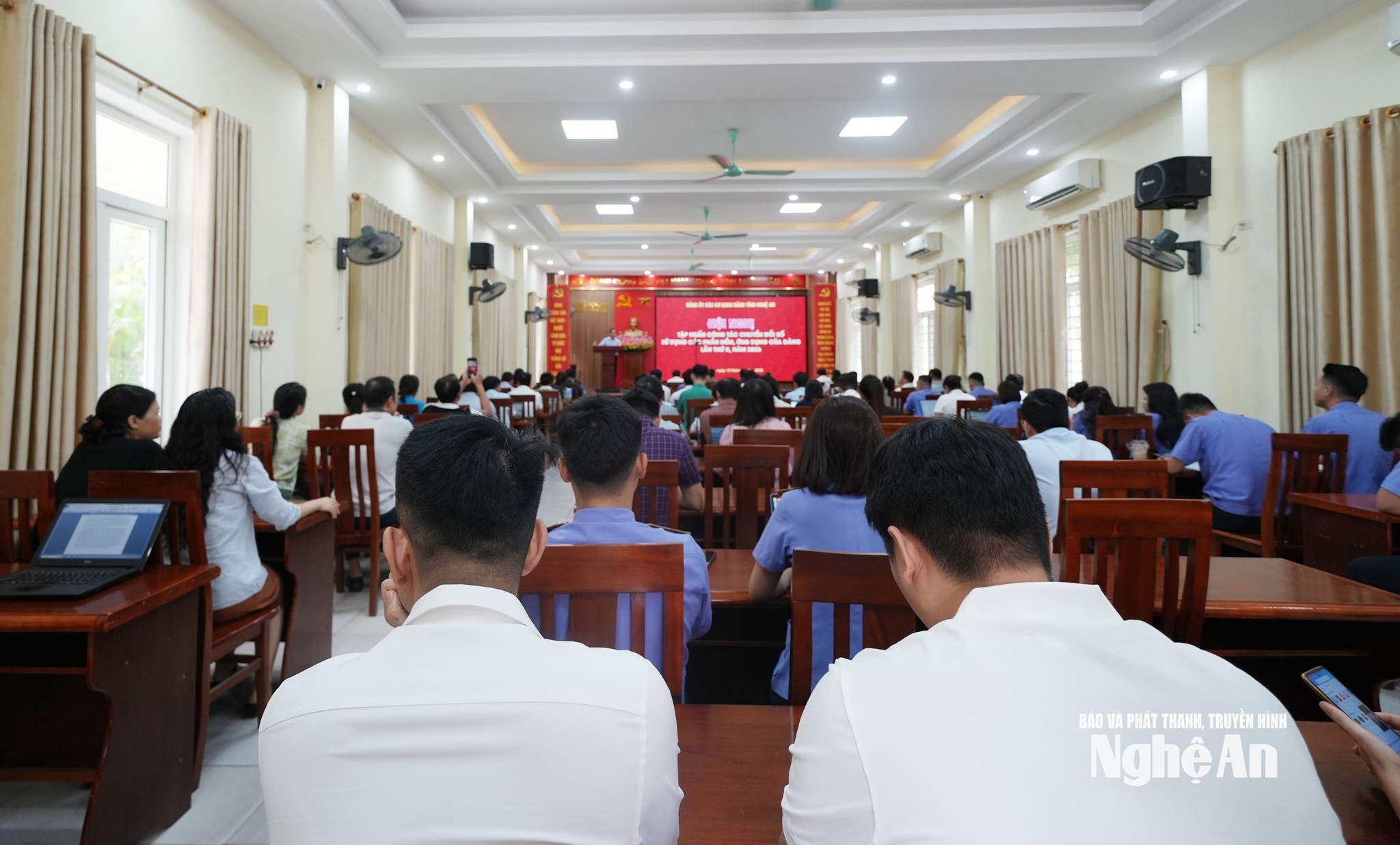 Toàn cảnh hội nghị