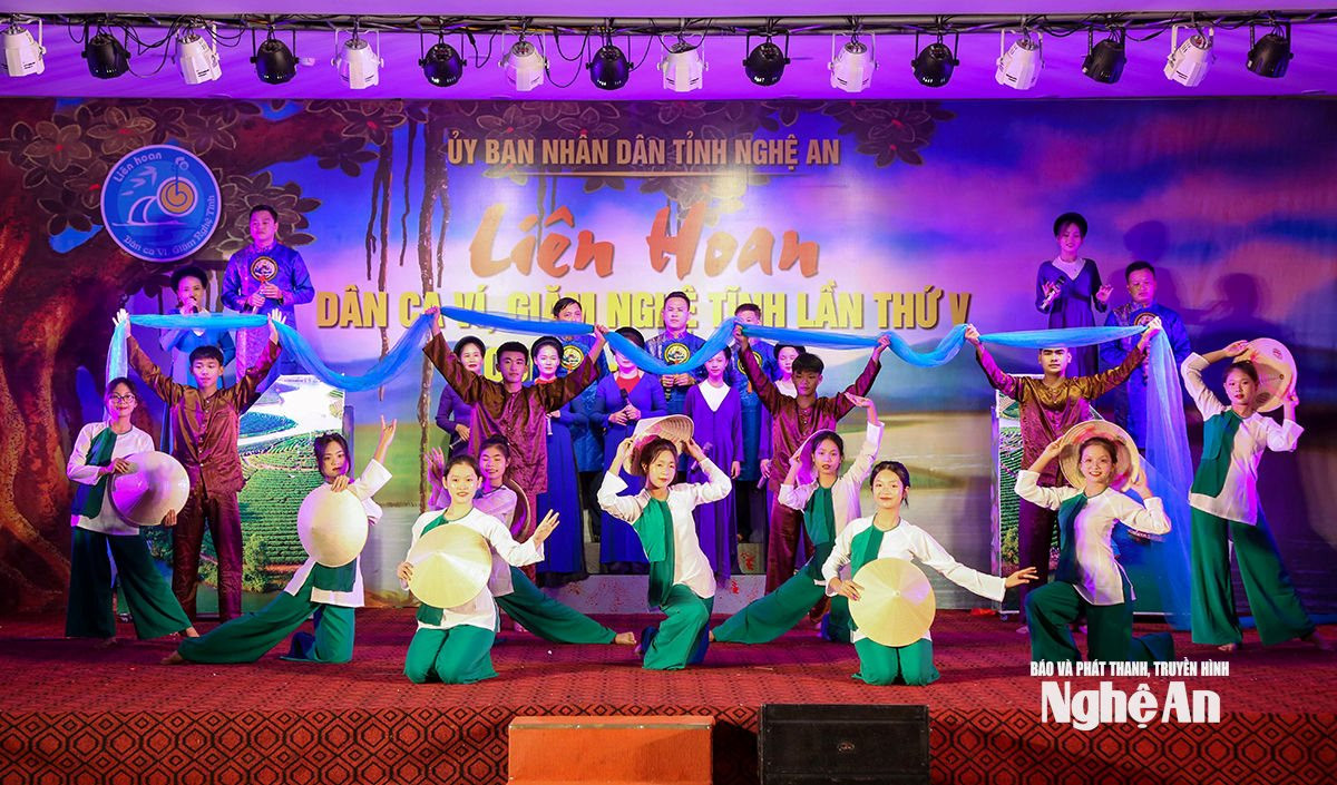 Một tiết mục tham gia Liên hoan dân ca ví, giặm tỉnh Nghệ An, cụm II. Ảnh Đình Tuyên