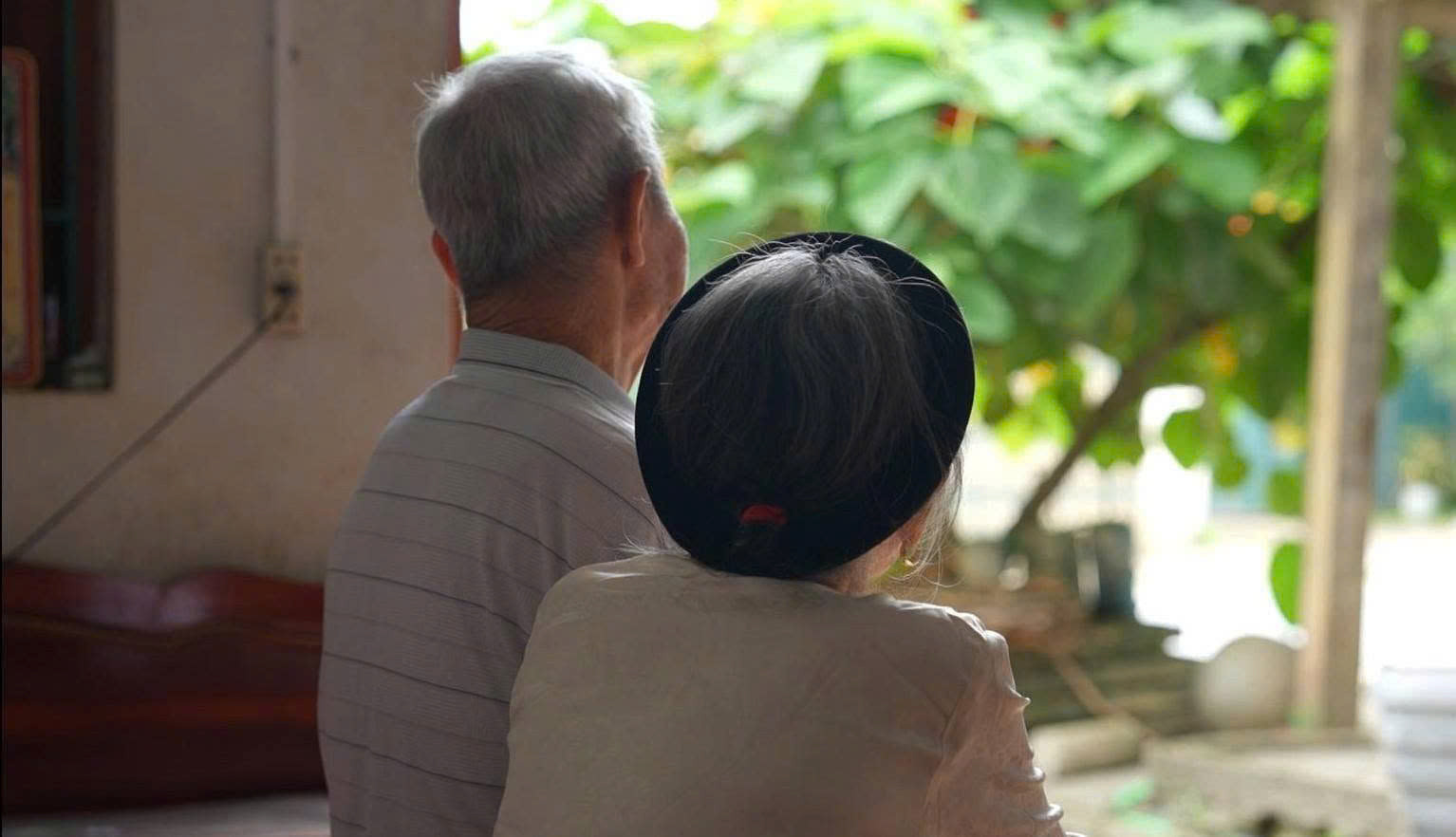 Hai cụ cùng nhau vượt qua những biến cố trong quá khứ