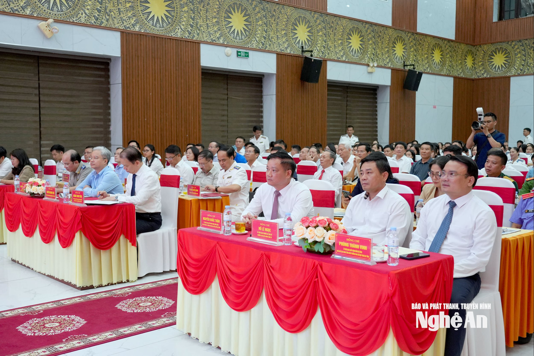 Các đại biểu tham dự buổi lễ. Ảnh: Quang An