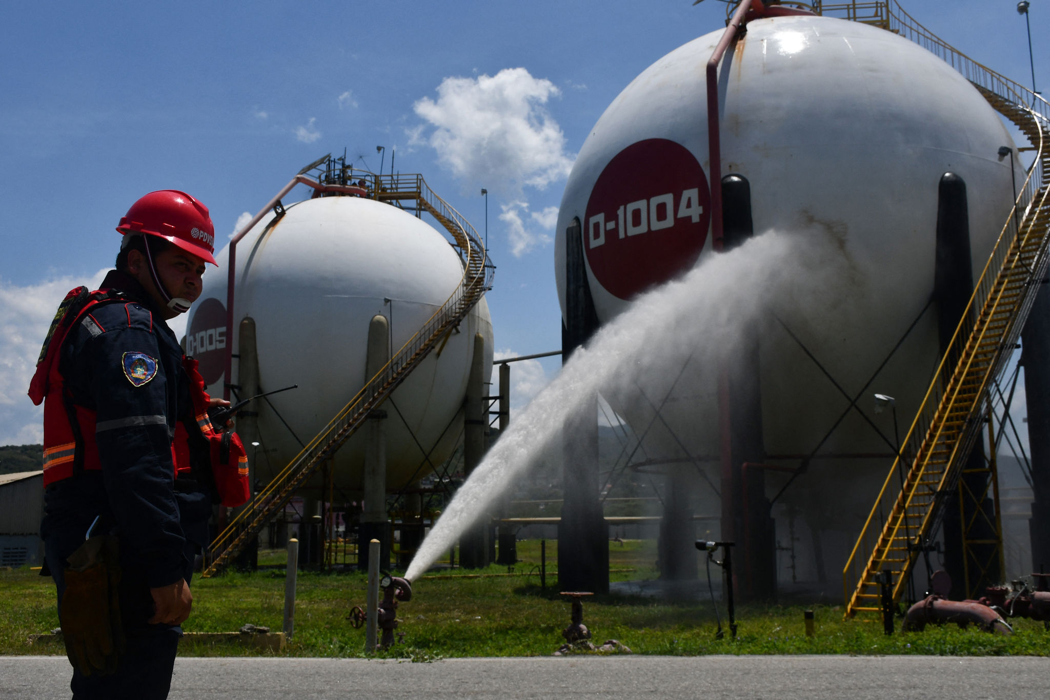 afp__20260714__c2449cq__v1__highres__filesvenezuelaearthquakeoil.jpg