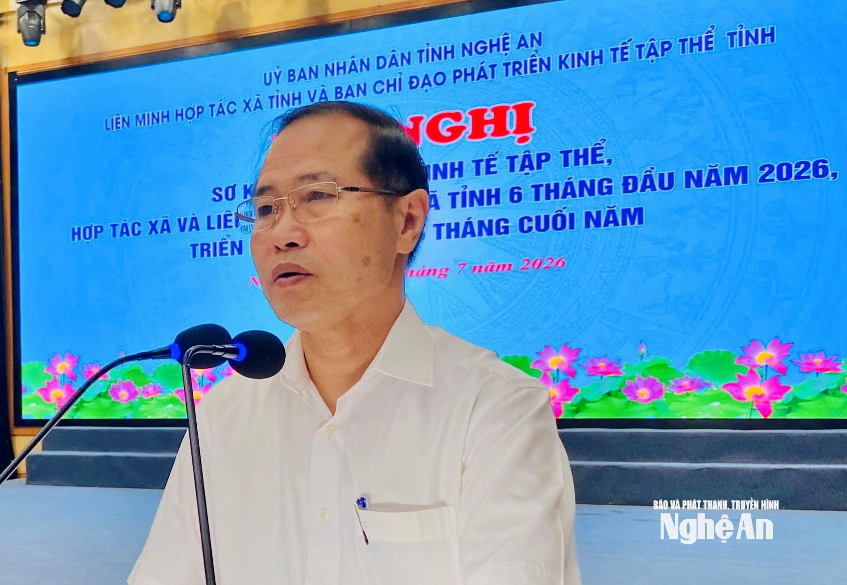  Đồng chí Nguyễn Bá Châu - Chủ tịch Liên minh Hợp tác tỉnh, Phó BCĐ phát triển KTTT tỉnh khai mạc hội nghị. Ảnh Thành Trung