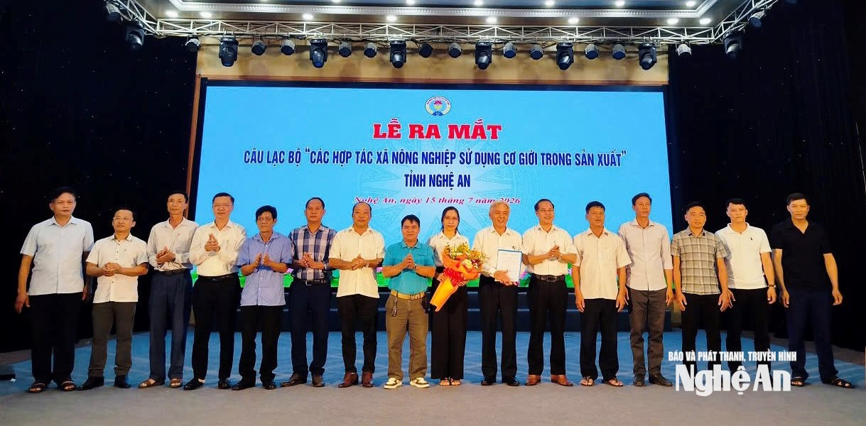  Lễ ra mắt Câu lạc bộ “Các HTX NN sử dụng cơ giới trong sản xuất” tỉnh Nghệ An