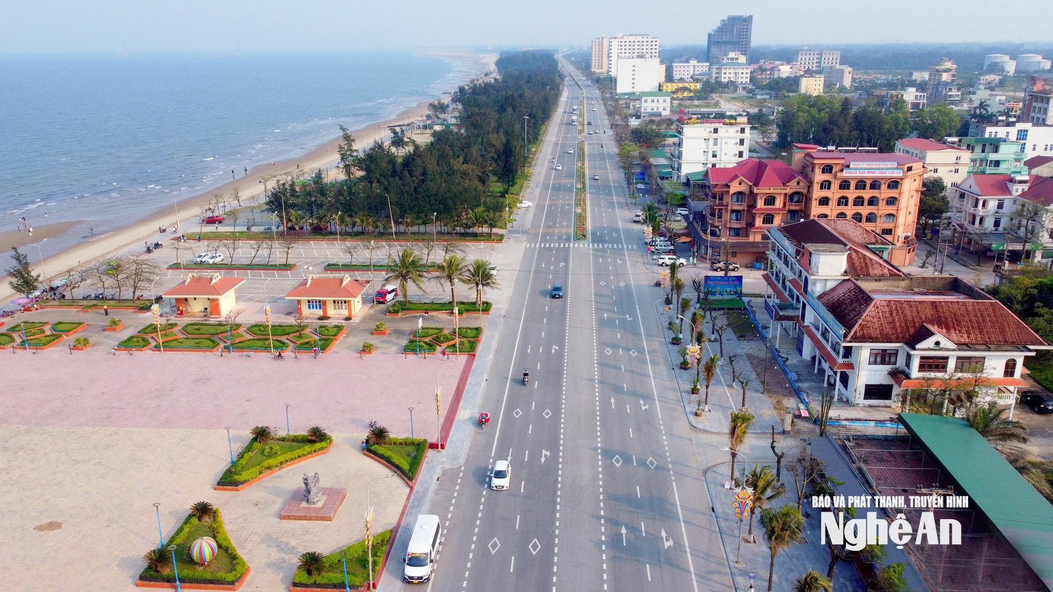 Hạ tầng giao thông tại biển Cửa Lò được nâng cấp đồng bộ. Ảnh Quang An
