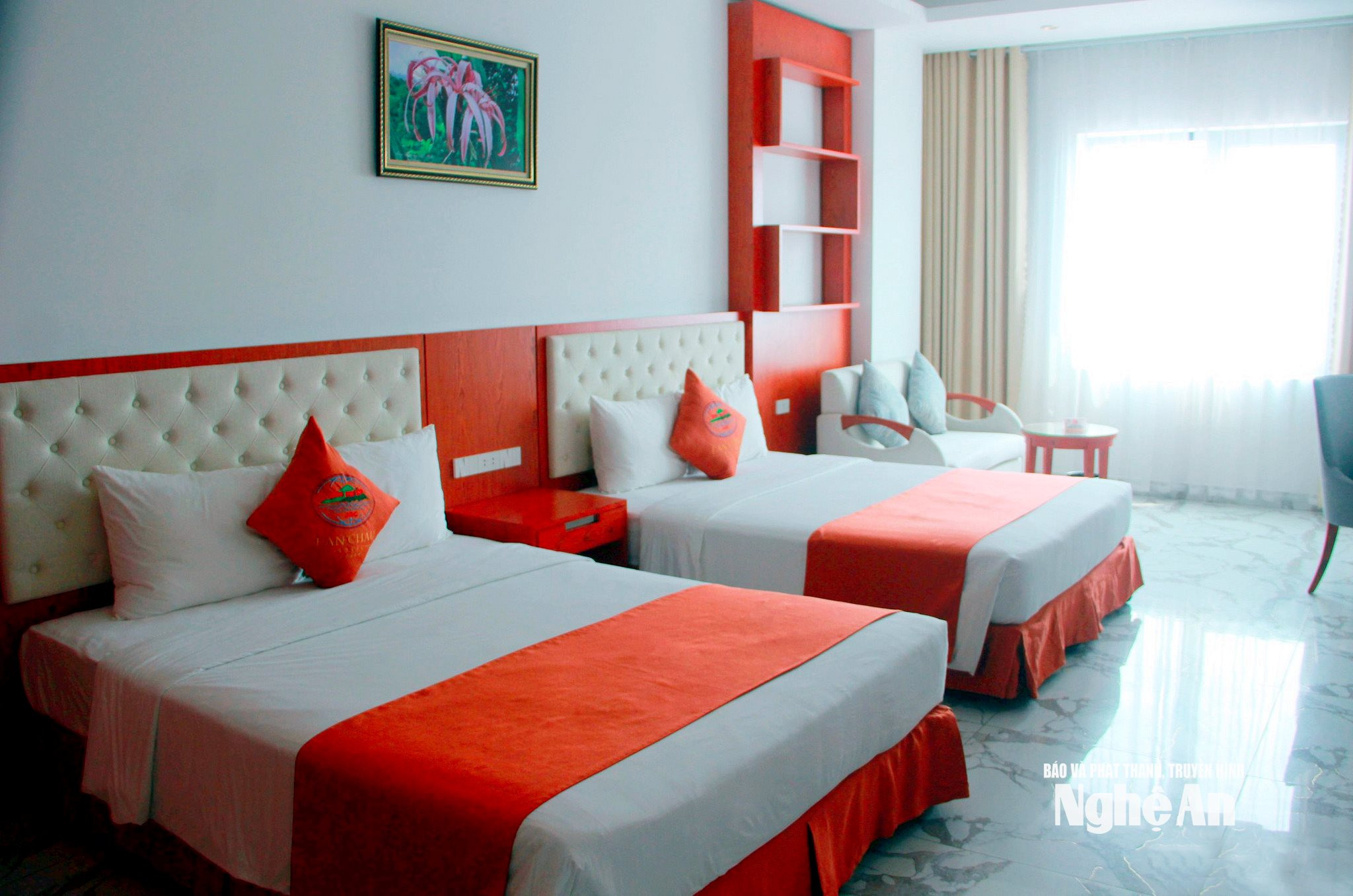 Nhiều phòng ốc tại các cơ sở lưu trú được nâng cấp, phục vụ du khách đến nghỉ dưỡng. Ảnh Quang An