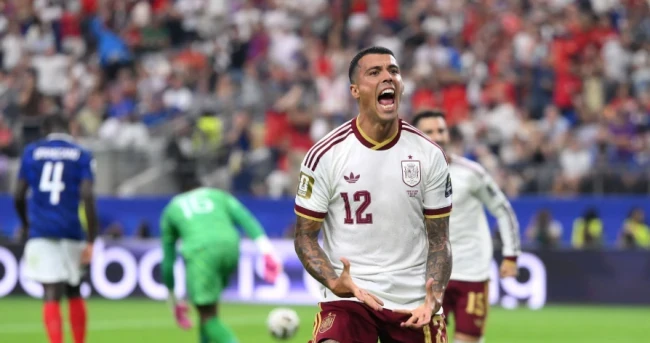 Porro ghi bàn thứ 2 cho La Roja. Ảnh: Getty.