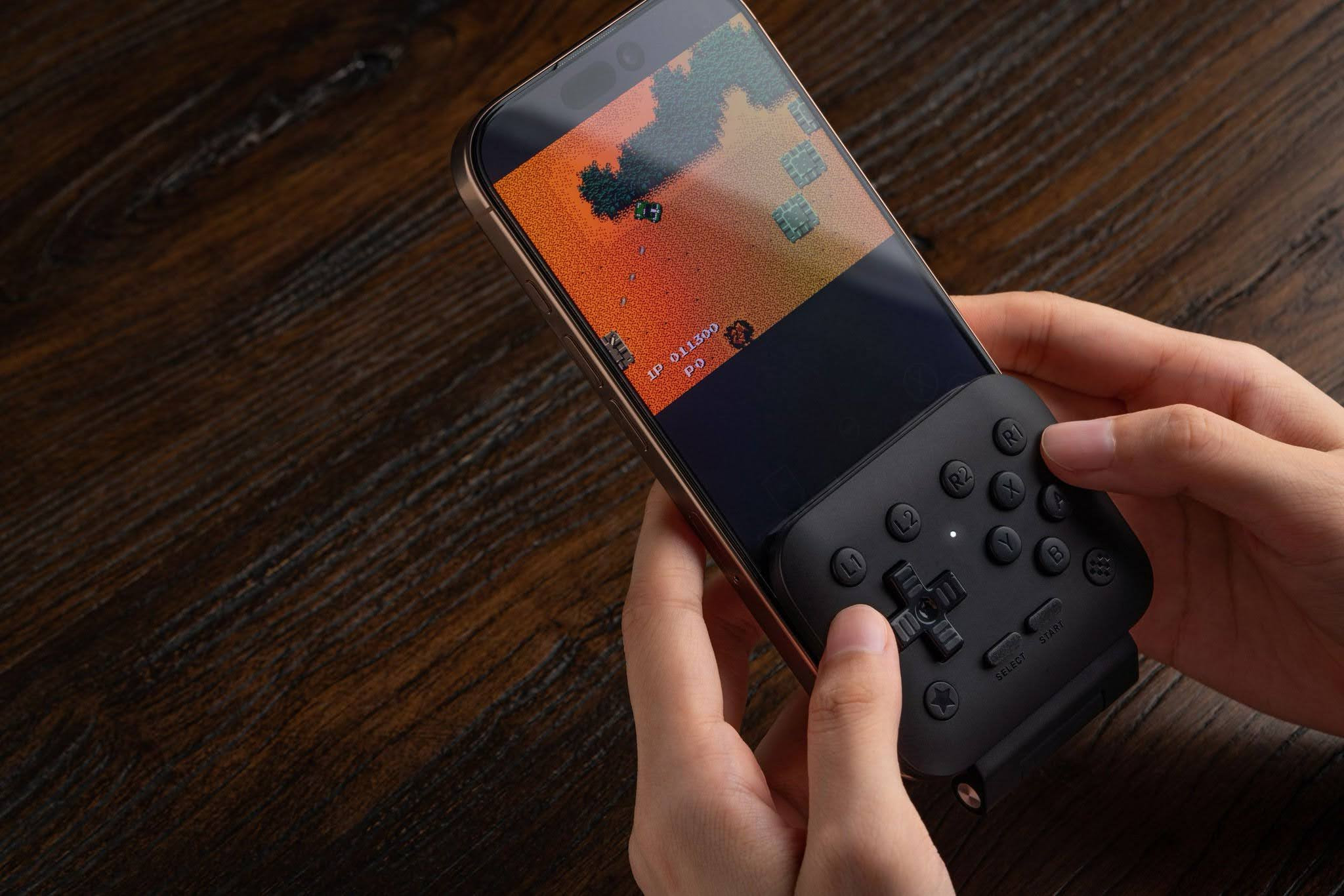 Phiên bản EDC Black Edition được bán độc quyền trên cửa hàng trực tuyến của 8BitDo.