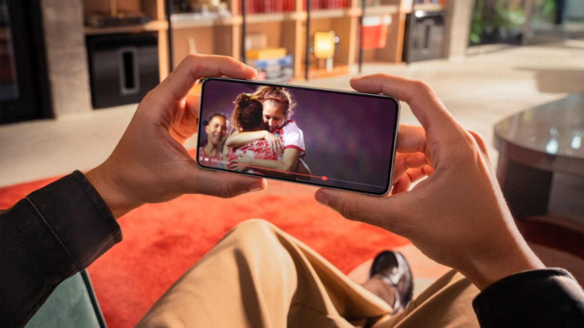 Màn hình AMOLED 6.8 inch trên Motorola Edge 70 Max