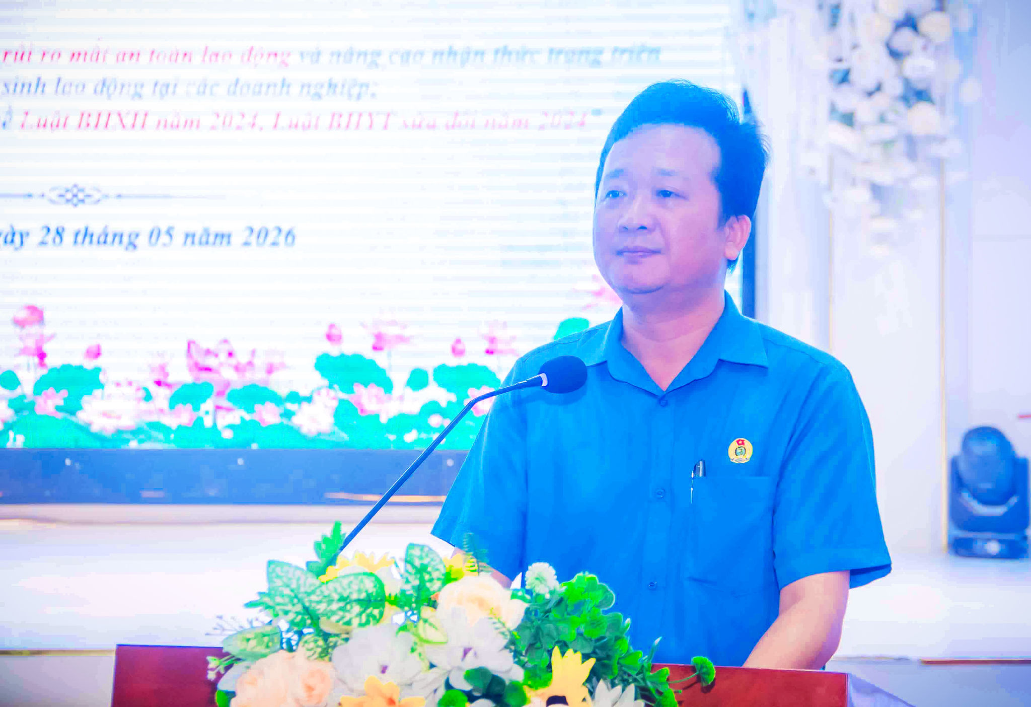 TS. Ngô Sỹ Thanh Tùng - Phó Hiệu trưởng phụ trách Trường Cao đẳng Kinh tế - Kỹ thuật số 1 Nghệ An phát biểu tại buổi tập huấn. Ảnh Duy Chương copy
