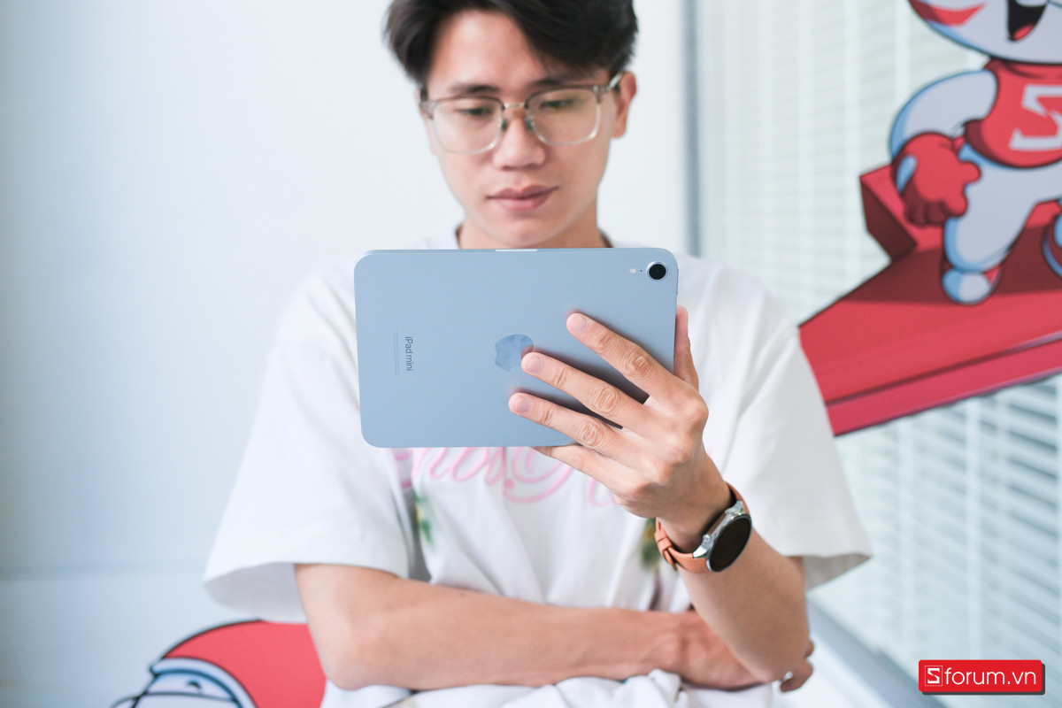iPad mini 7 với thiết kế nhỏ gọn đặc trưng của dòng mini iPad mini 7 với thiết kế nhỏ gọn đặc trưng của dòng mini