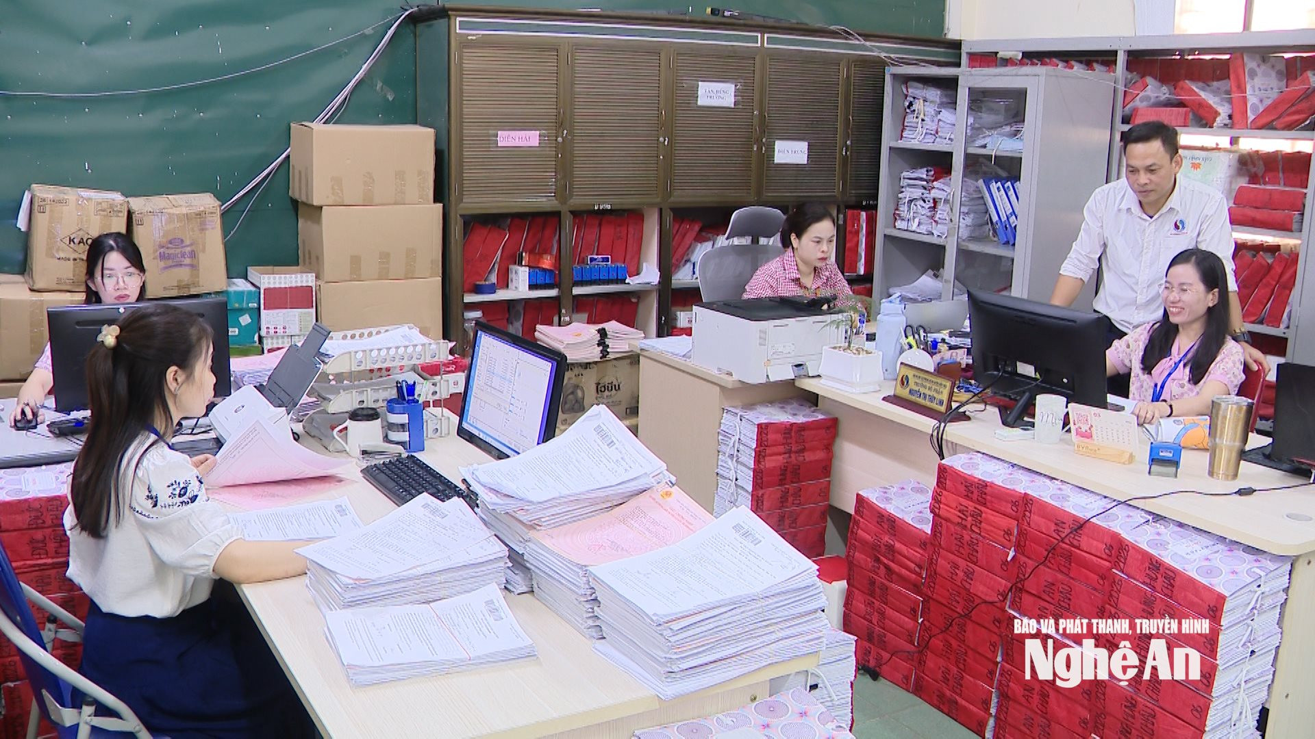 Rà soát, cập nhật dữ liệu đất đai tại Chi nhánh Văn phòng Đất đai Diễn Châu