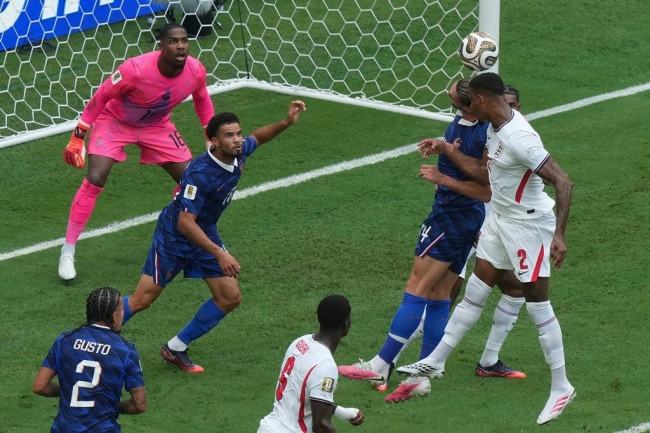 Ezri Konsa ghi bàn thắng đầu tiên tại World Cup.