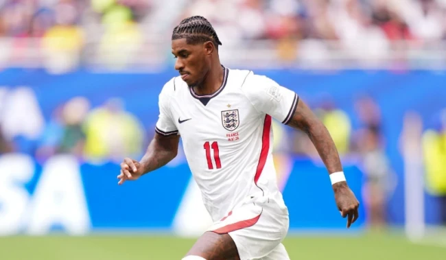 Marcus Rashford gây áp lực lớn trong hiệp một.