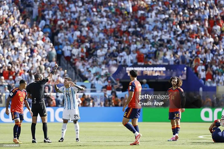 Tấm thẻ đỏ của Enzo Fernandez trong trận chung kết World Cup 2026