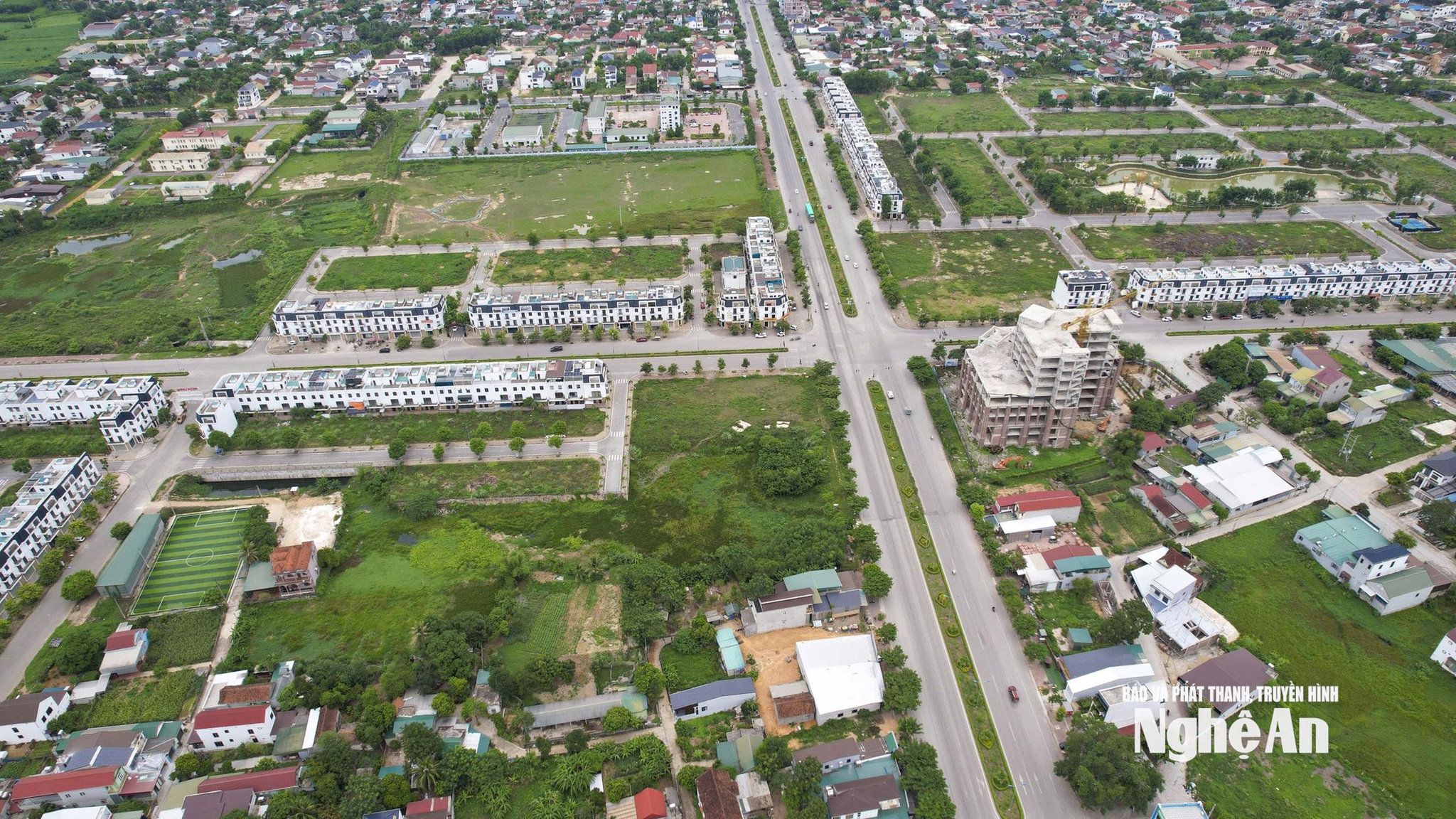 C&aacute;c khu đ&ocirc; thị Long Sơn 1, Long Sơn 2, Long Sơn 3, Dự &aacute;n Khu đ&ocirc; thị TNR Stars Th&aacute;i H&ograve;a nh&igrave;n từ flycam. Ảnh: V&otilde; Thanh Hải