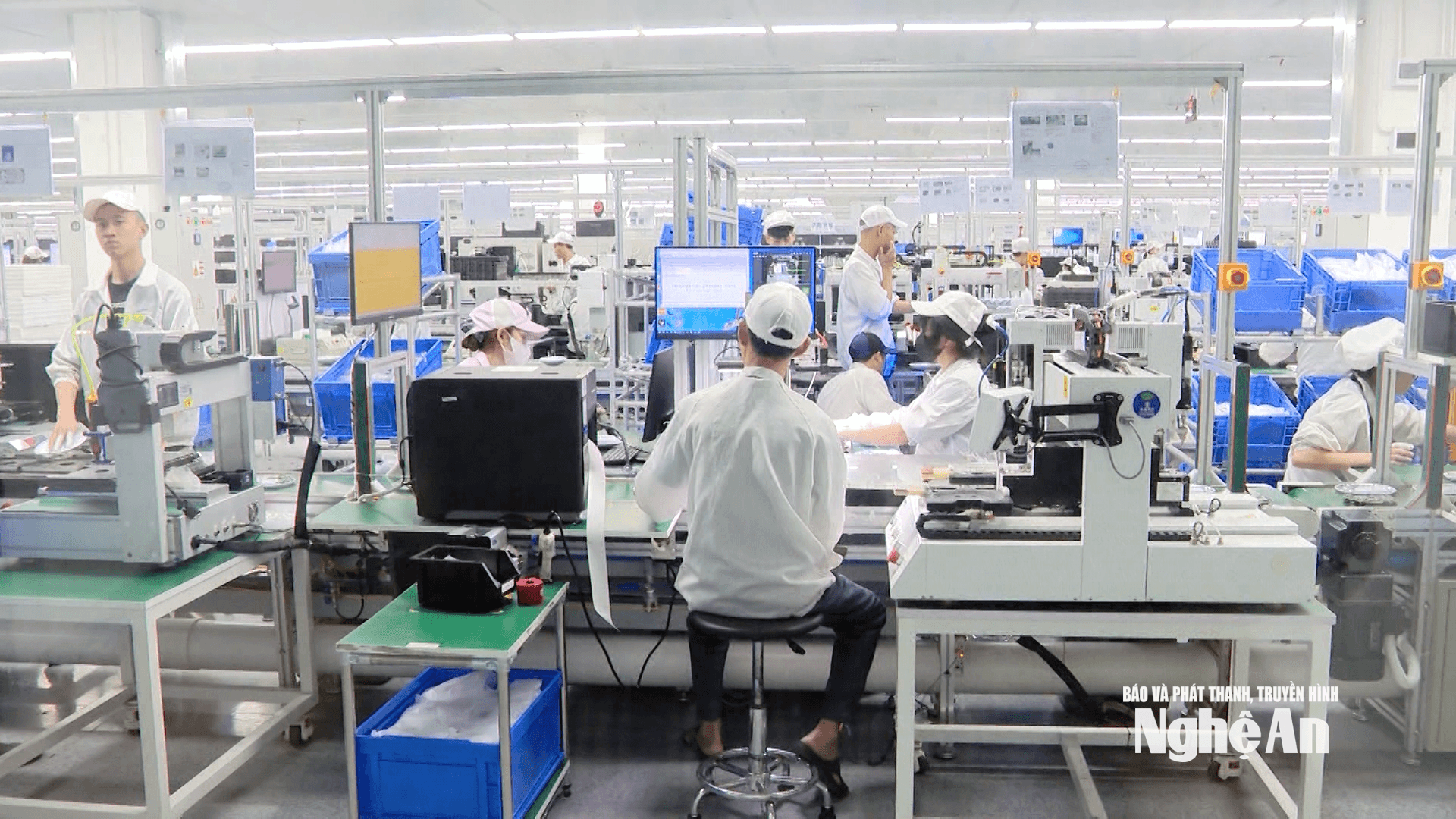 Sản xuất tại Công ty TNHH Radiant Opto - Electronics Việt Nam Nghệ An, Khu Công nghiệp VSIP Nghệ An
