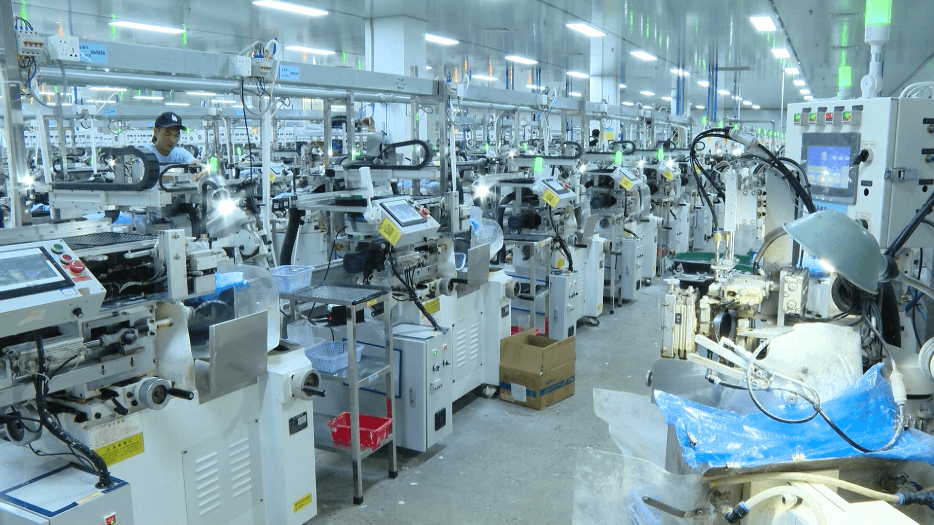 Hoạt động sản xuất của doanh nghiệp FDI tại Nghệ An. Ảnh: Văn Hùng