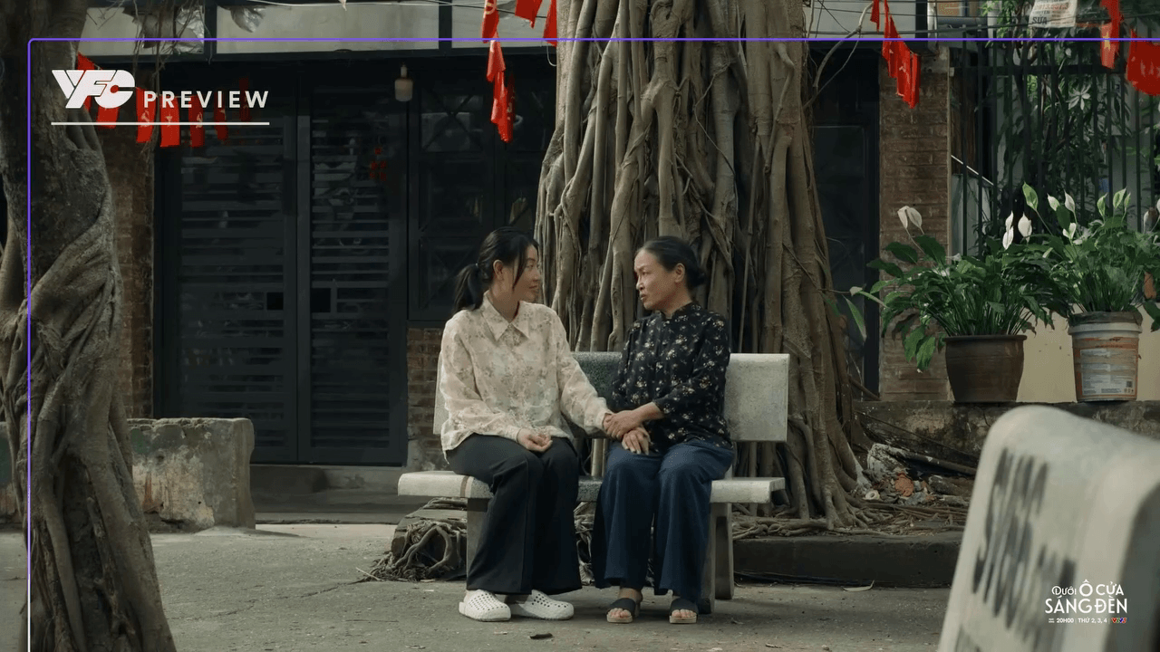 Bà Phụng gửi gắm Tài cho Nguyệt chăm sóc trong lúc tỉnh táo