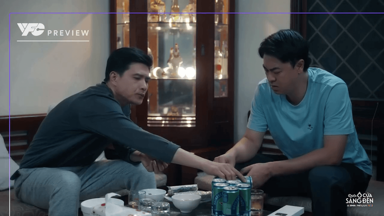 Sinh thú nhận với Tài về tình cảm dành cho Diệu trong tập 29 phim Dưới ô cửa sáng đèn